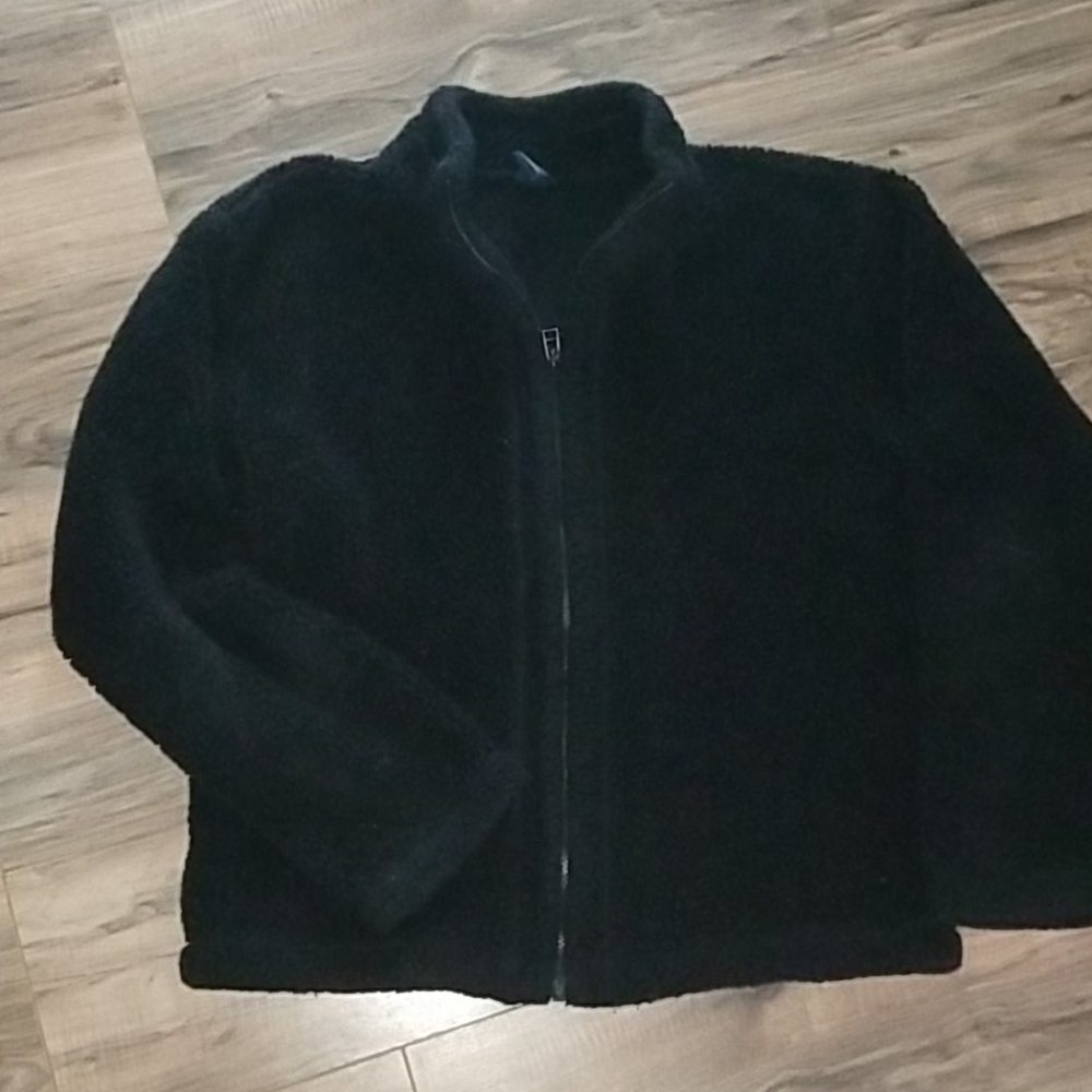 GAP Women's Cropped Jacket fleece Sherpa jacket. Black. Women's size large.